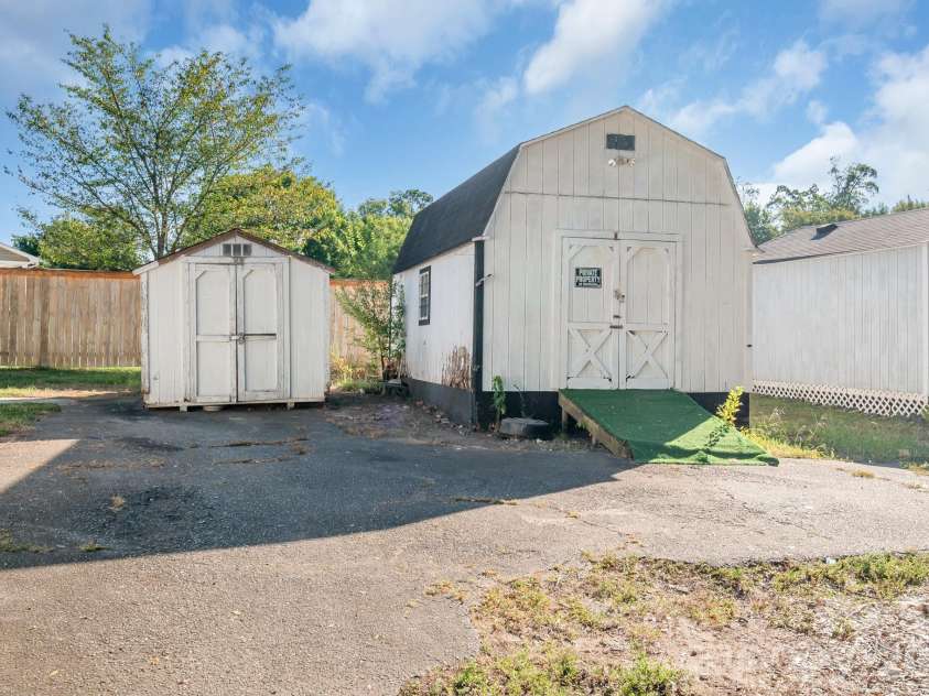 204 Pleasant Street, Belmont, NC 28012.  MLS# CAR4423492, YatesRealty ID 50496. 