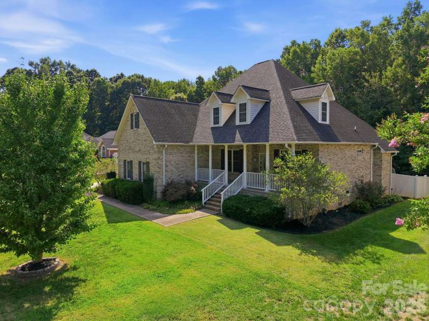 421 De Lara Circle, Salisbury, NC 28146.  MLS# CAR4411732, YatesRealty ID 50497. 