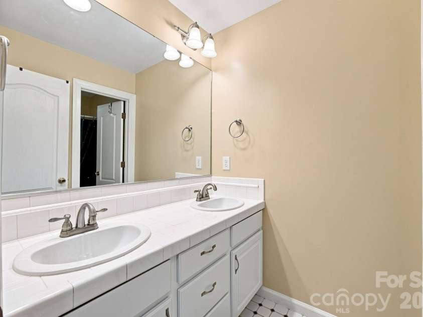 421 De Lara Circle, Salisbury, NC 28146.  MLS# CAR4411732, YatesRealty ID 50497. 