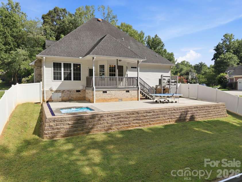 421 De Lara Circle, Salisbury, NC 28146.  MLS# CAR4411732, YatesRealty ID 50497. 