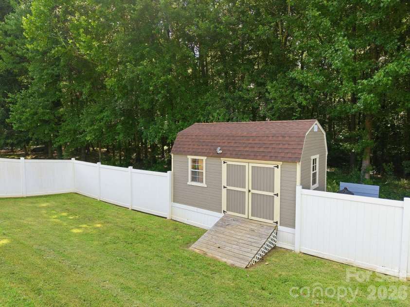 421 De Lara Circle, Salisbury, NC 28146.  MLS# CAR4411732, YatesRealty ID 50497. 
