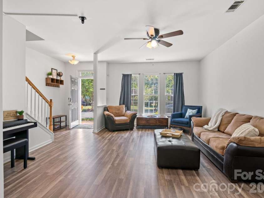 9810 Kings Parade Boulevard, Charlotte, NC 28273.  MLS# CAR4423206, YatesRealty ID 50498. 