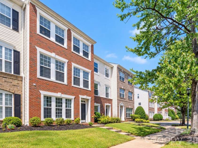 9810 Kings Parade Boulevard, Charlotte, NC 28273.  MLS# CAR4423206, YatesRealty ID 50498. 