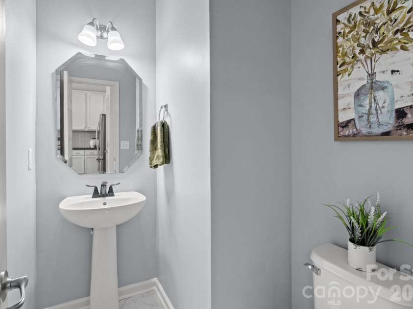 9810 Kings Parade Boulevard, Charlotte, NC 28273.  MLS# CAR4423206, YatesRealty ID 50498. 