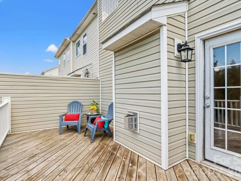 9810 Kings Parade Boulevard, Charlotte, NC 28273.  MLS# CAR4423206, YatesRealty ID 50498. 