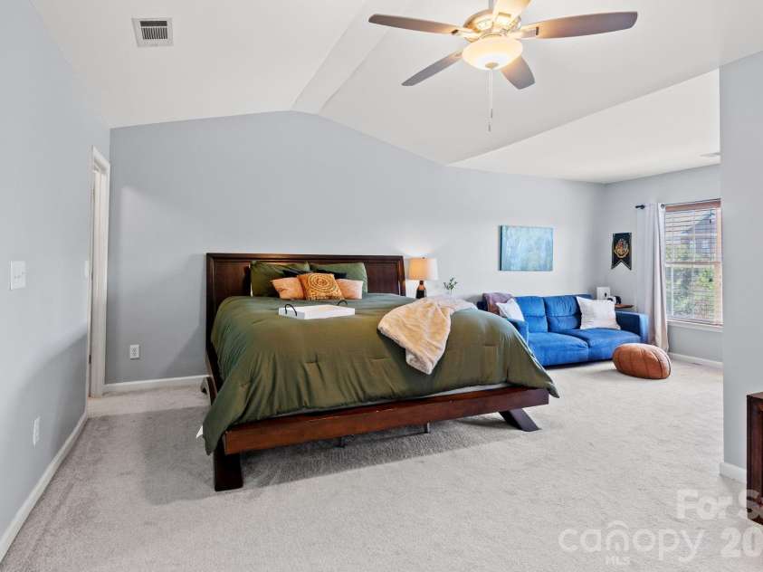 9810 Kings Parade Boulevard, Charlotte, NC 28273.  MLS# CAR4423206, YatesRealty ID 50498. 