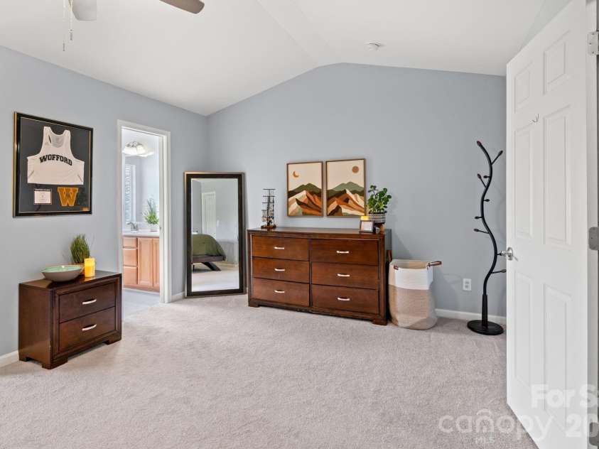 9810 Kings Parade Boulevard, Charlotte, NC 28273.  MLS# CAR4423206, YatesRealty ID 50498. 