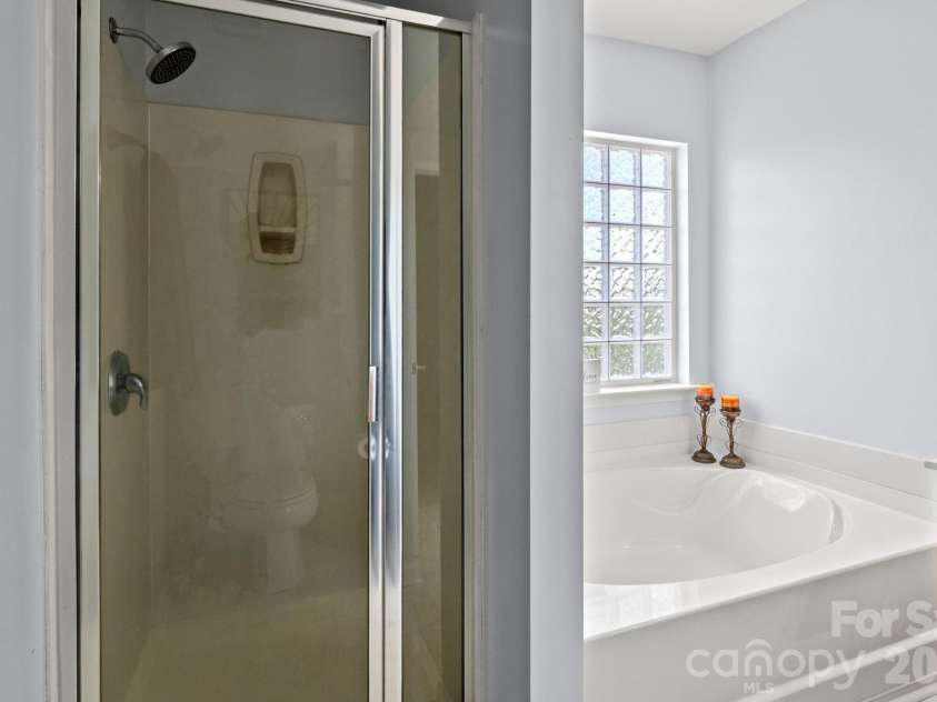 9810 Kings Parade Boulevard, Charlotte, NC 28273.  MLS# CAR4423206, YatesRealty ID 50498. 