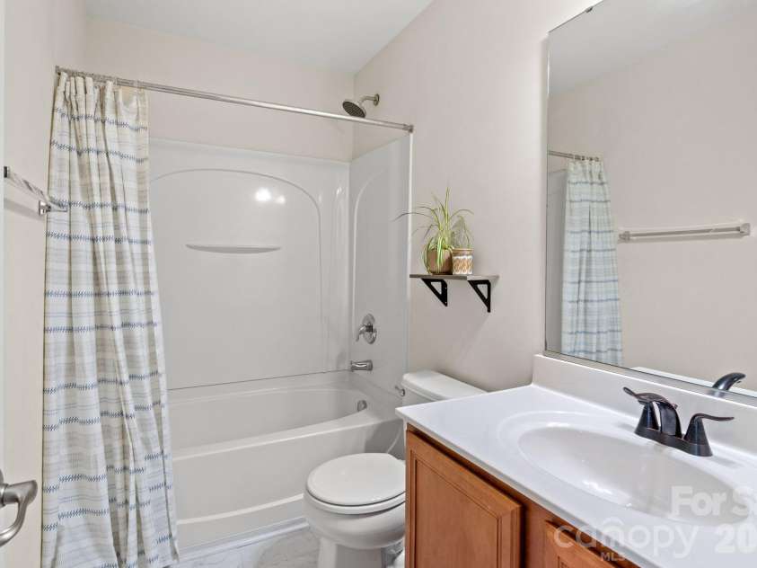 9810 Kings Parade Boulevard, Charlotte, NC 28273.  MLS# CAR4423206, YatesRealty ID 50498. 