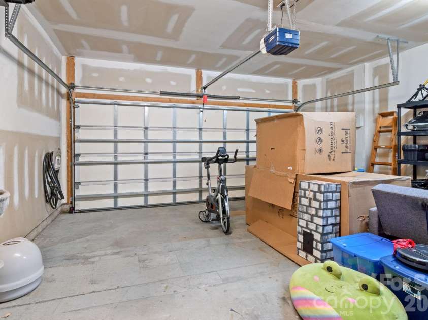 9810 Kings Parade Boulevard, Charlotte, NC 28273.  MLS# CAR4423206, YatesRealty ID 50498. 