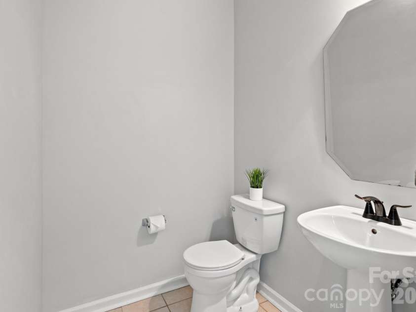 9810 Kings Parade Boulevard, Charlotte, NC 28273.  MLS# CAR4423206, YatesRealty ID 50498. 