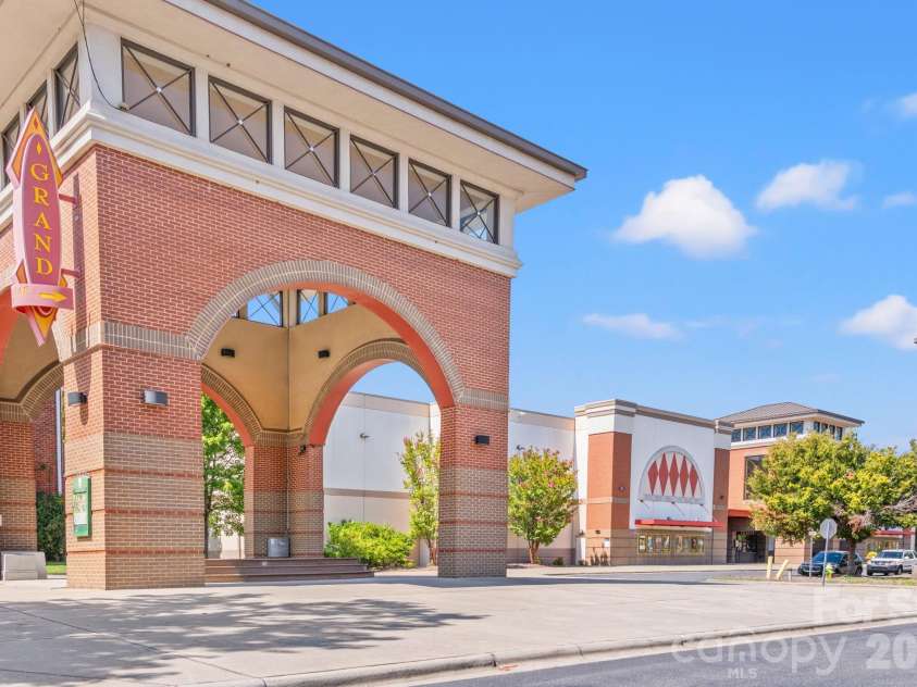 9810 Kings Parade Boulevard, Charlotte, NC 28273.  MLS# CAR4423206, YatesRealty ID 50498. 