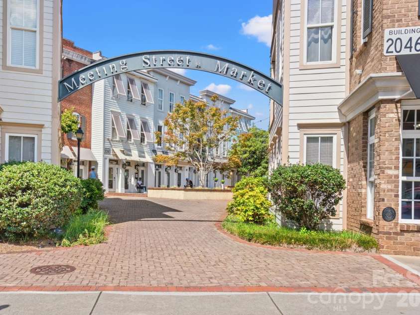 9810 Kings Parade Boulevard, Charlotte, NC 28273.  MLS# CAR4423206, YatesRealty ID 50498. 