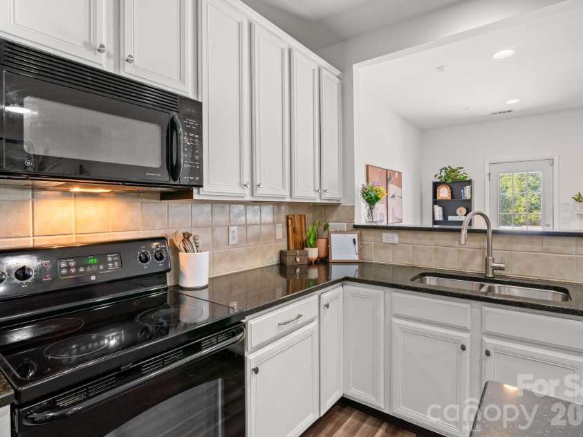 9810 Kings Parade Boulevard, Charlotte, NC 28273.  MLS# CAR4423206, YatesRealty ID 50498. 