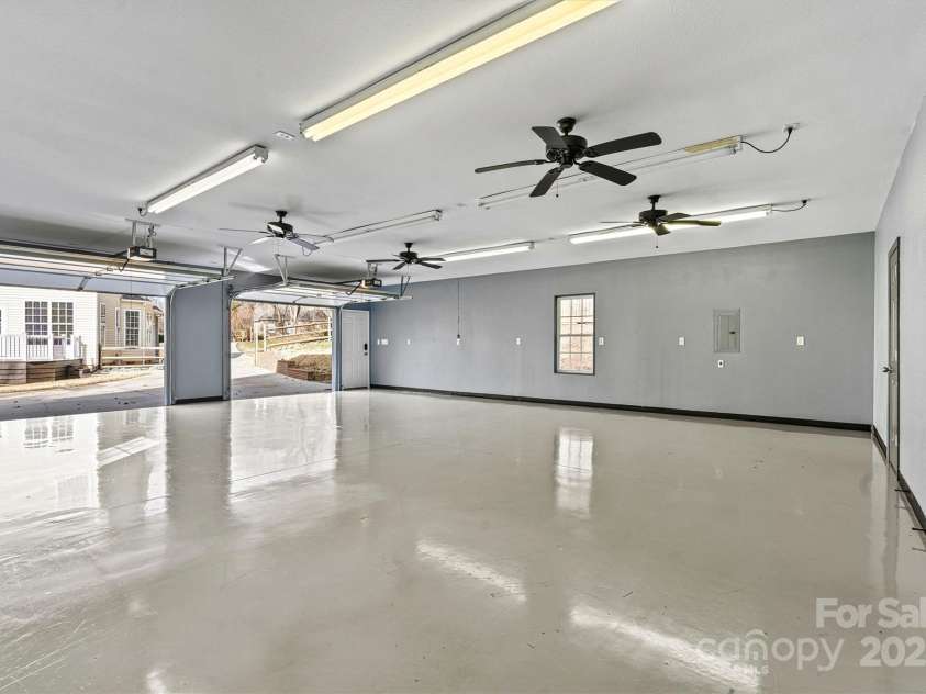 116 Diamond Head Drive, Mooresville, NC 28117.  MLS# CAR4208538, YatesRealty ID 5050. Detached Garage/Auto Shop