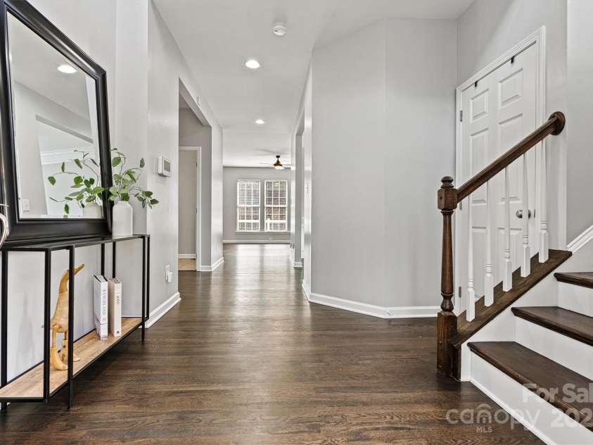 116 Diamond Head Drive, Mooresville, NC 28117.  MLS# CAR4208538, YatesRealty ID 5050. Foyer