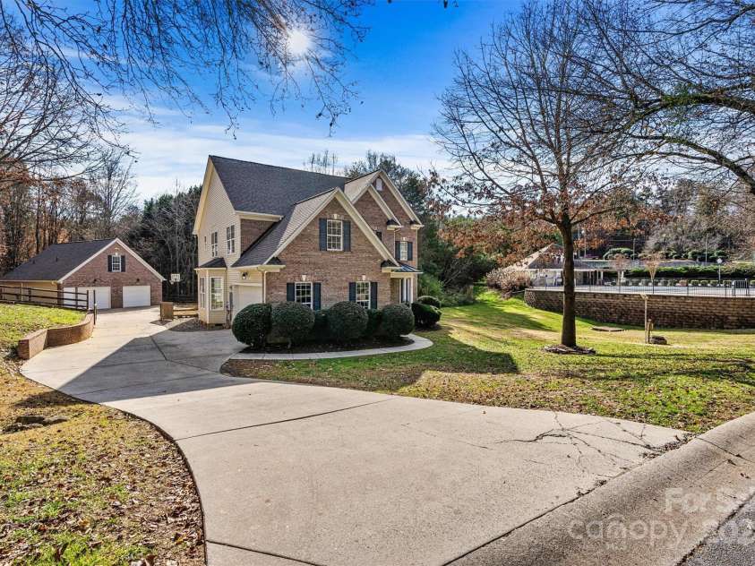 116 Diamond Head Drive, Mooresville, NC 28117.  MLS# CAR4208538, YatesRealty ID 5050. Long Drive with Ample Parking