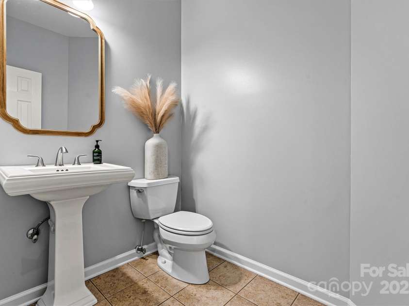 116 Diamond Head Drive, Mooresville, NC 28117.  MLS# CAR4208538, YatesRealty ID 5050. Main Level Bath