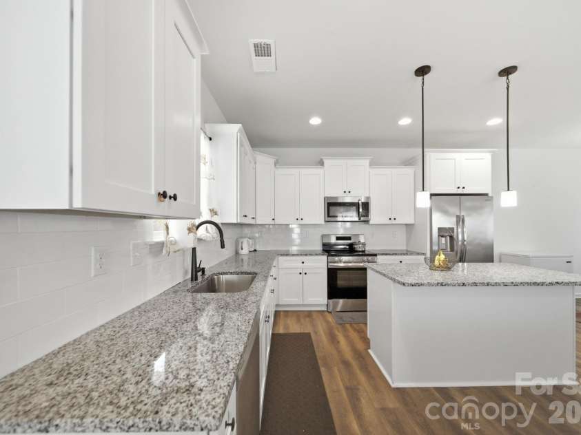 844 Matthews School Road, Matthews, NC 28105.  MLS# CAR4423028, YatesRealty ID 50504. 