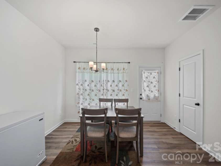 844 Matthews School Road, Matthews, NC 28105.  MLS# CAR4423028, YatesRealty ID 50504. Dinning Area