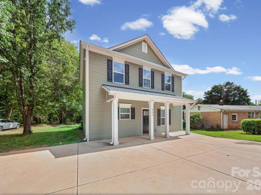 844 Matthews School Road, Matthews, NC 28105.  MLS# CAR4423028, YatesRealty ID 50504. Front Exterior