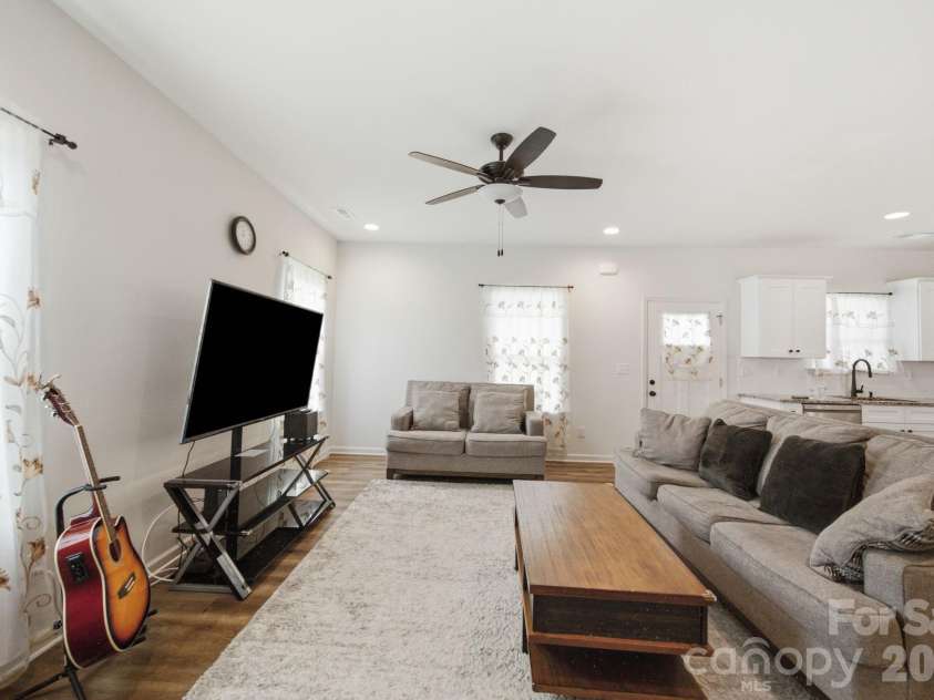 844 Matthews School Road, Matthews, NC 28105.  MLS# CAR4423028, YatesRealty ID 50504. Living room