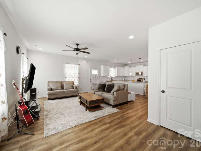844 Matthews School Road, Matthews, NC 28105.  MLS# CAR4423028, YatesRealty ID 50504. Living Room