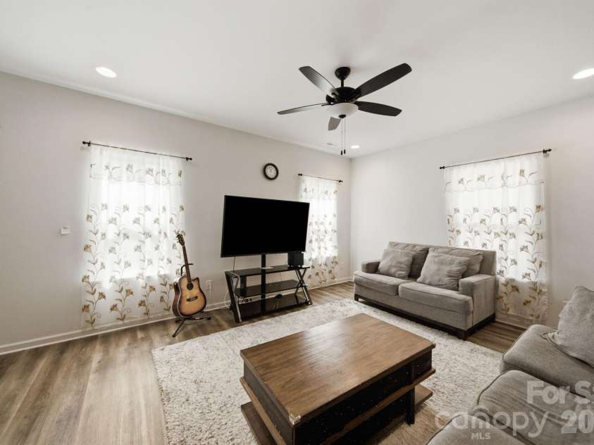 844 Matthews School Road, Matthews, NC 28105.  MLS# CAR4423028, YatesRealty ID 50504. Living Room