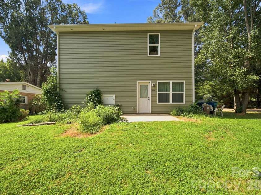 844 Matthews School Road, Matthews, NC 28105.  MLS# CAR4423028, YatesRealty ID 50504. Raer Exterior