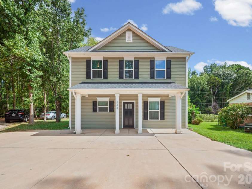 844 Matthews School Road, Matthews, NC 28105.  MLS# CAR4423028, YatesRealty ID 50504. Welcome Home