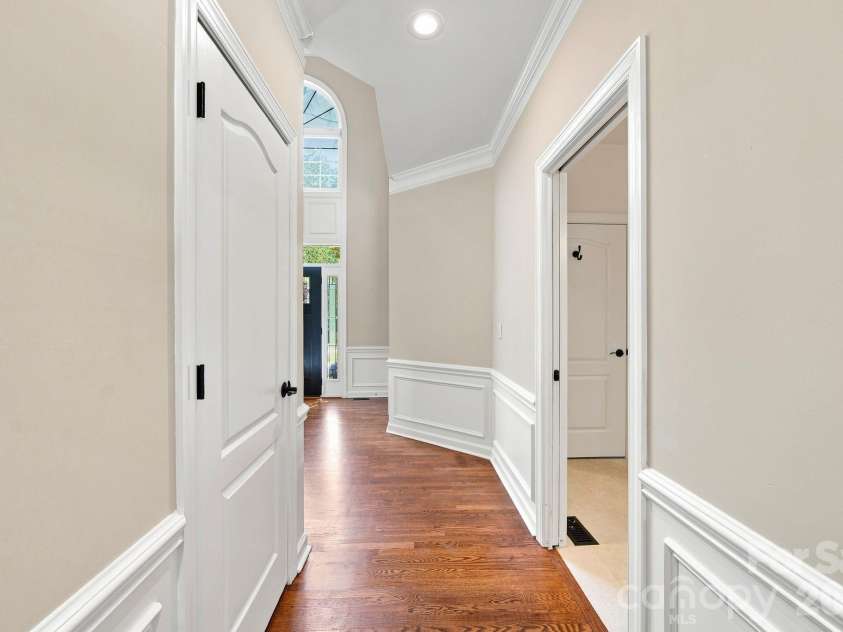 6821 Hollow Oak Drive, Mint Hill, NC 28227.  MLS# CAR4423362, YatesRealty ID 50505. 