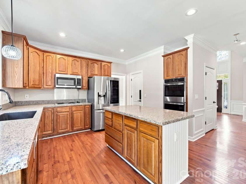 6821 Hollow Oak Drive, Mint Hill, NC 28227.  MLS# CAR4423362, YatesRealty ID 50505. 