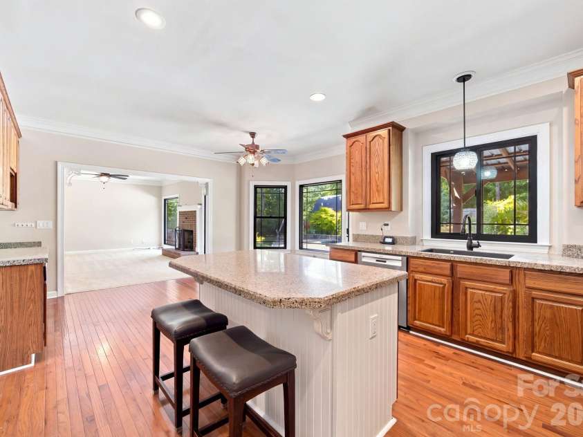 6821 Hollow Oak Drive, Mint Hill, NC 28227.  MLS# CAR4423362, YatesRealty ID 50505. 