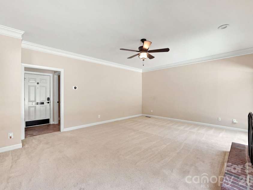6821 Hollow Oak Drive, Mint Hill, NC 28227.  MLS# CAR4423362, YatesRealty ID 50505. 