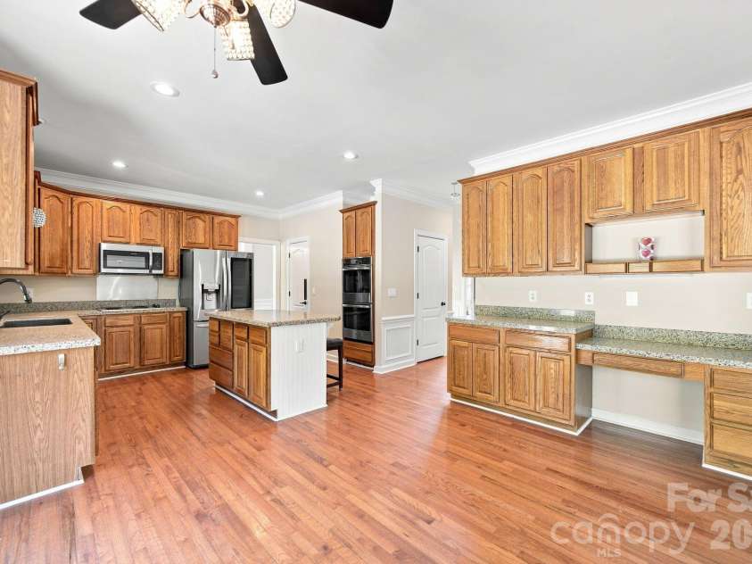 6821 Hollow Oak Drive, Mint Hill, NC 28227.  MLS# CAR4423362, YatesRealty ID 50505. 