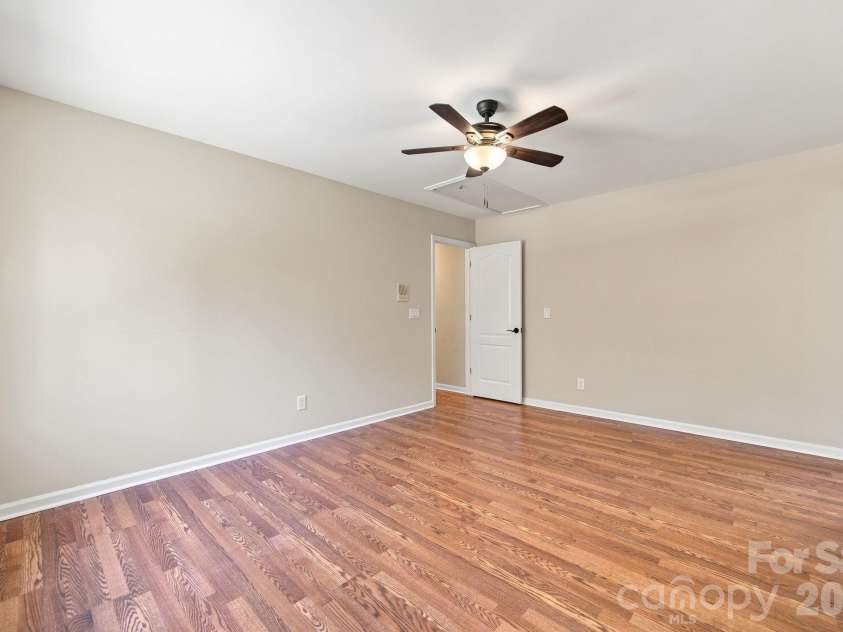 6821 Hollow Oak Drive, Mint Hill, NC 28227.  MLS# CAR4423362, YatesRealty ID 50505. 