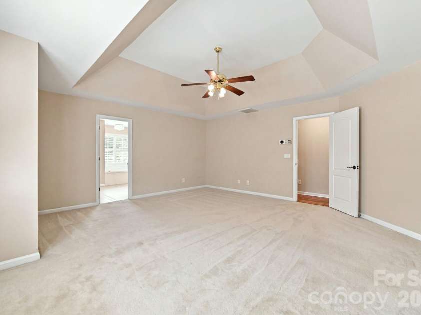 6821 Hollow Oak Drive, Mint Hill, NC 28227.  MLS# CAR4423362, YatesRealty ID 50505. 