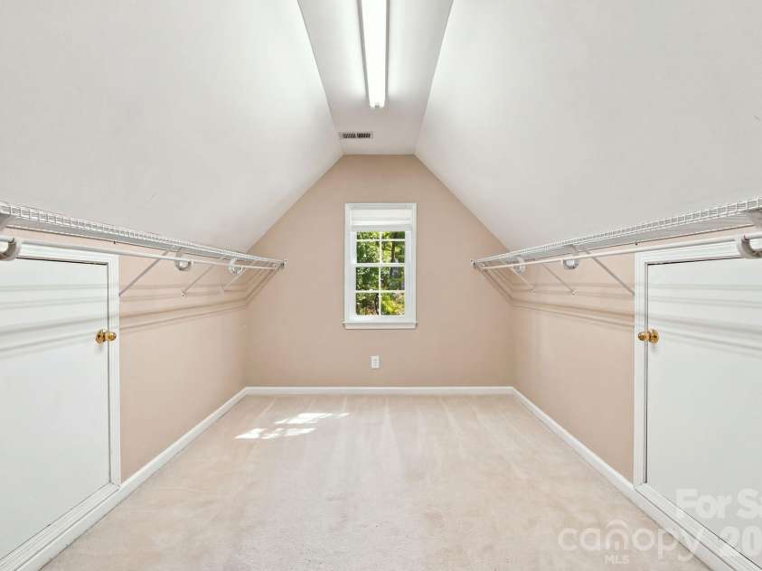 6821 Hollow Oak Drive, Mint Hill, NC 28227.  MLS# CAR4423362, YatesRealty ID 50505. 