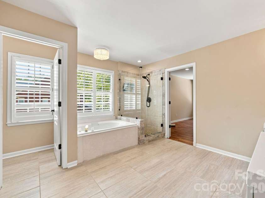6821 Hollow Oak Drive, Mint Hill, NC 28227.  MLS# CAR4423362, YatesRealty ID 50505. 