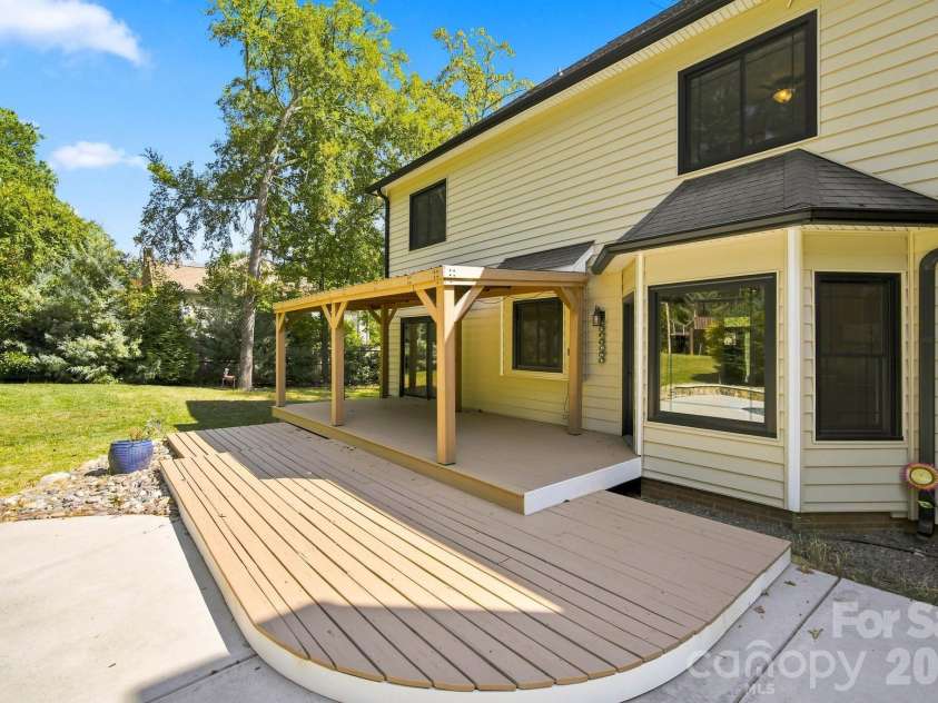 6821 Hollow Oak Drive, Mint Hill, NC 28227.  MLS# CAR4423362, YatesRealty ID 50505. 
