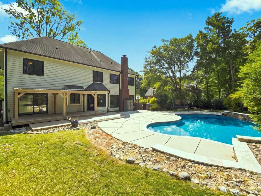 6821 Hollow Oak Drive, Mint Hill, NC 28227.  MLS# CAR4423362, YatesRealty ID 50505. 