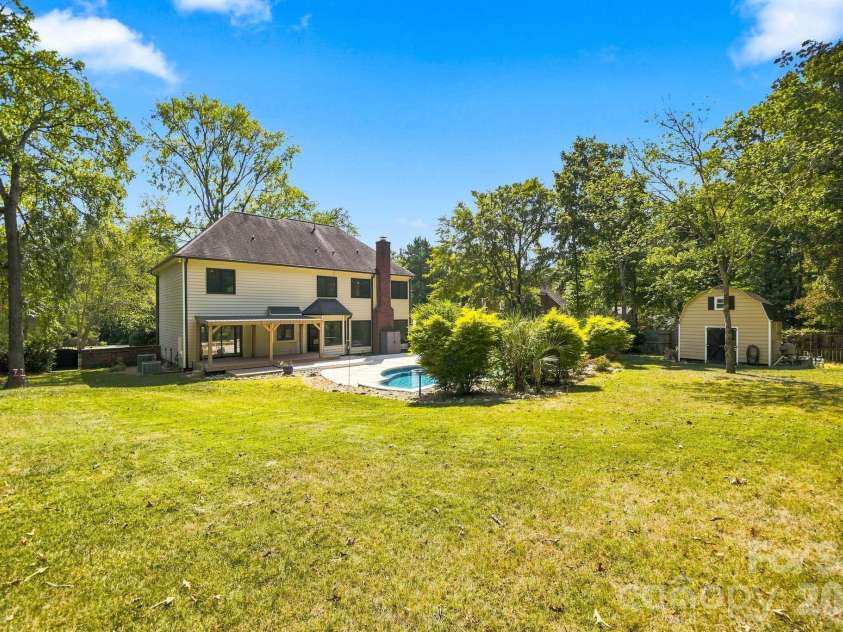 6821 Hollow Oak Drive, Mint Hill, NC 28227.  MLS# CAR4423362, YatesRealty ID 50505. 