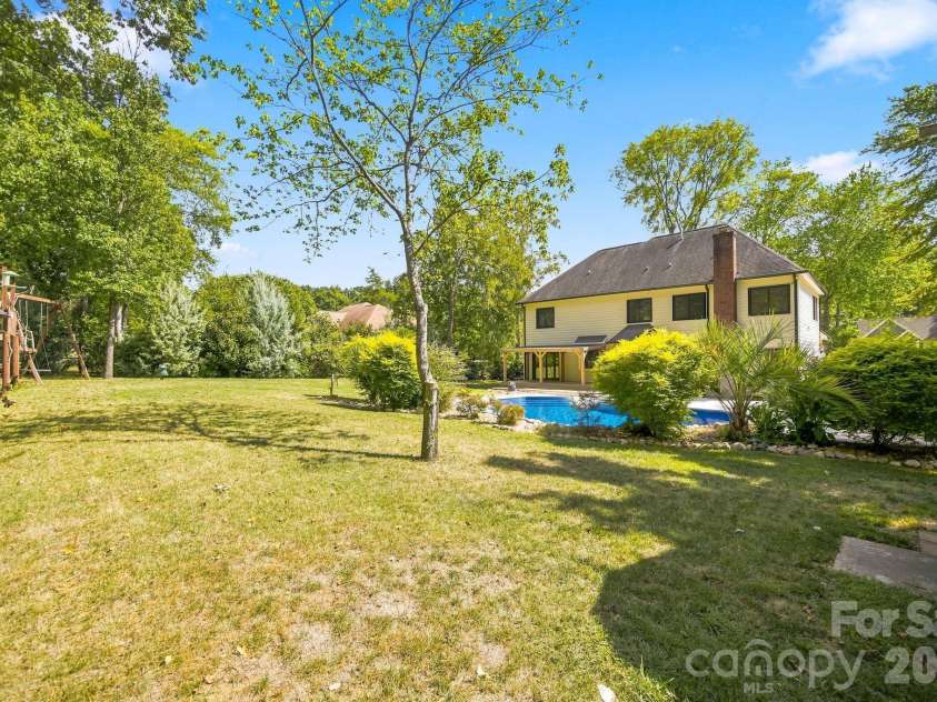 6821 Hollow Oak Drive, Mint Hill, NC 28227.  MLS# CAR4423362, YatesRealty ID 50505. 