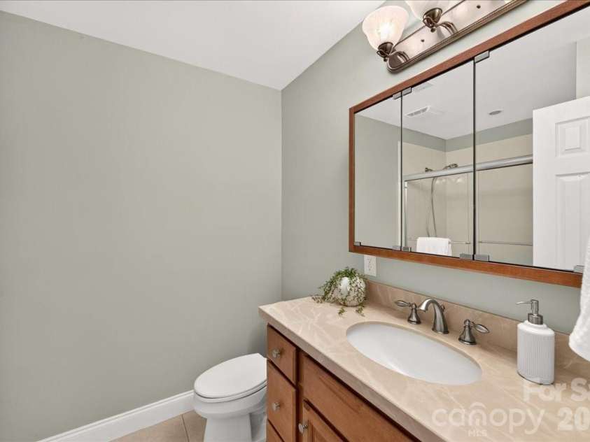 2624 Lawton Bluff Road, Charlotte, NC 28226.  MLS# CAR4423111, YatesRealty ID 50506. 2nd full bath!