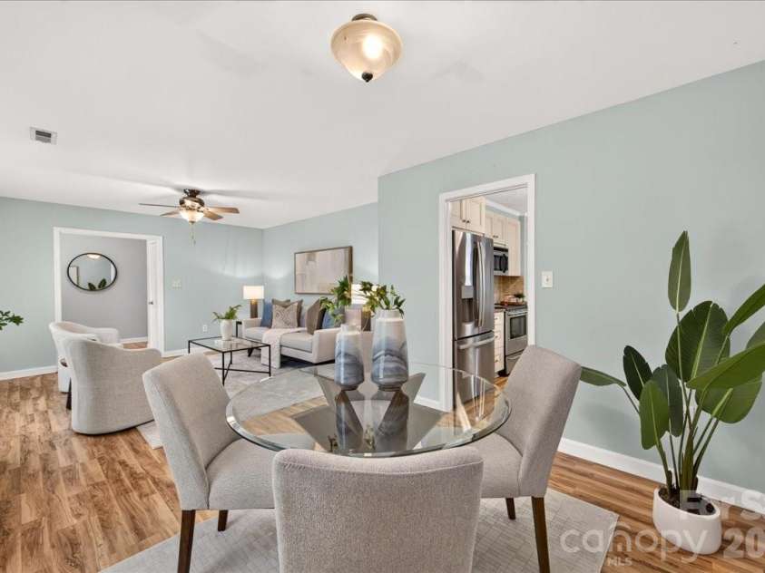 2624 Lawton Bluff Road, Charlotte, NC 28226.  MLS# CAR4423111, YatesRealty ID 50506. 