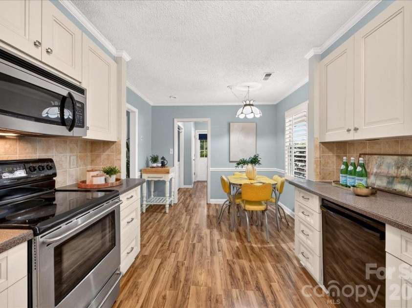 2624 Lawton Bluff Road, Charlotte, NC 28226.  MLS# CAR4423111, YatesRealty ID 50506. 