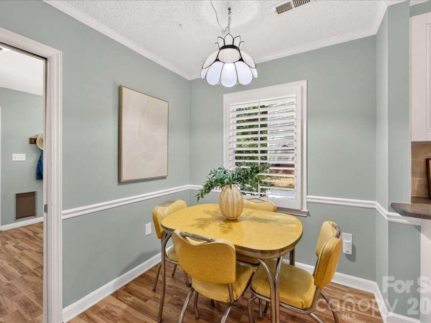 2624 Lawton Bluff Road, Charlotte, NC 28226.  MLS# CAR4423111, YatesRealty ID 50506. 