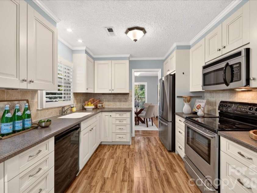 2624 Lawton Bluff Road, Charlotte, NC 28226.  MLS# CAR4423111, YatesRealty ID 50506. Great space!