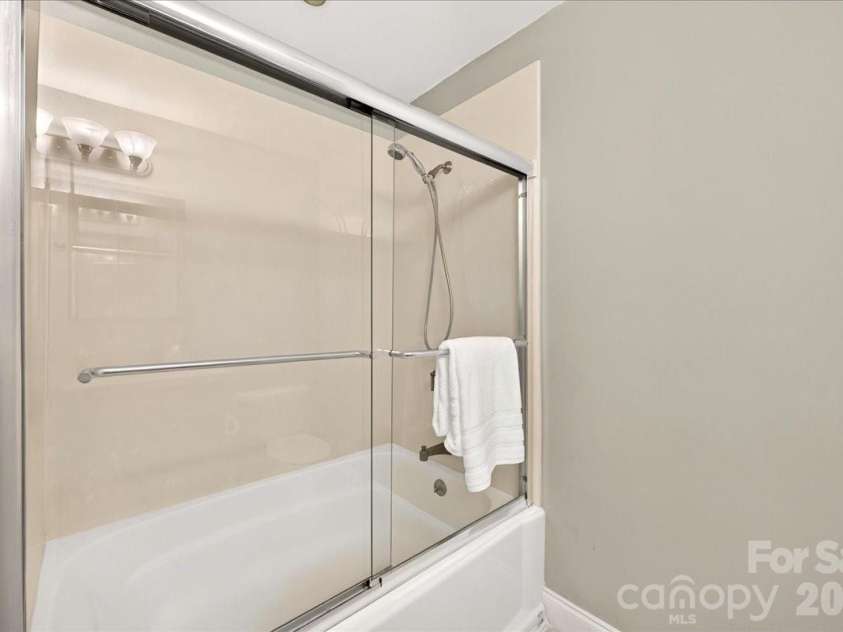 2624 Lawton Bluff Road, Charlotte, NC 28226.  MLS# CAR4423111, YatesRealty ID 50506. Large bath and shower!