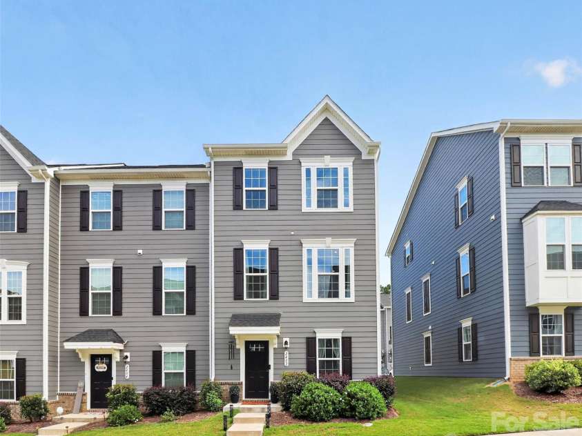2402 Autumn Olive Lane, Matthews, NC 28104.  MLS# CAR4423034, YatesRealty ID 50507. 